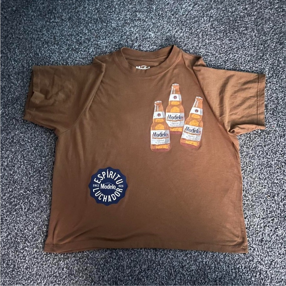 Modelo graphic boxy brown Tee. Men’s Size S